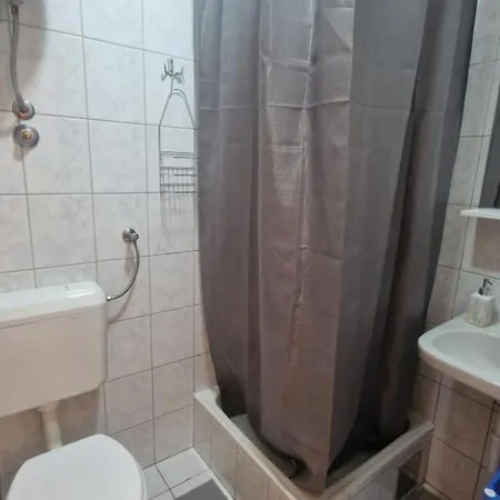 Apartament Lora *