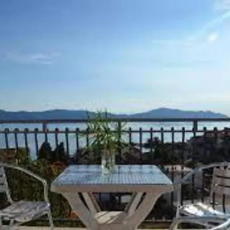 Apartament Lora *